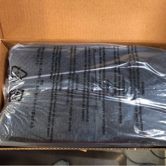 Amazon Basics 100% Cotton,Popcorn Texture Dish Towels, 28"L x 16"W, Black set 8 - Picture 3 of 5